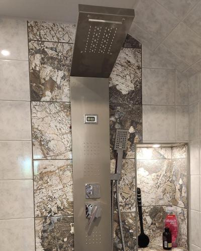 a shower in a room with a map on the wall at Sorayas Welt in Neufeld