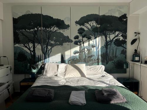 Rare ! 4BR Penthouse with terraces, up to 7p, near Champs-Elysées