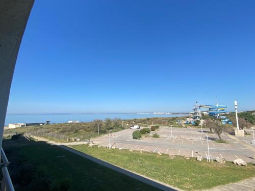 Studio rénové front de mer avec terrasse et aperçu mer