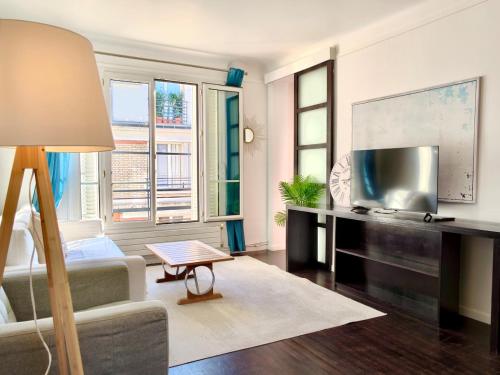 70m2 Spacious 2BR for 6 guests near Opera with Elevator