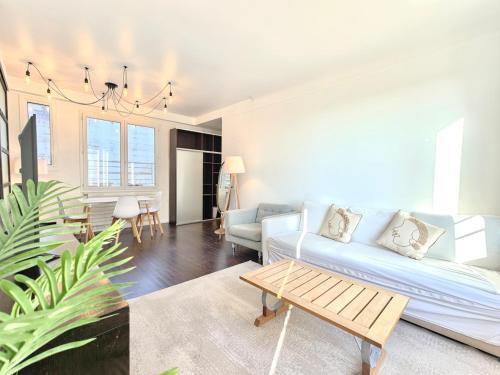 70m2 Spacious 2BR for 6 guests near Opera with Elevator