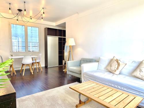70m2 Spacious 2BR for 6 guests near Opera with Elevator