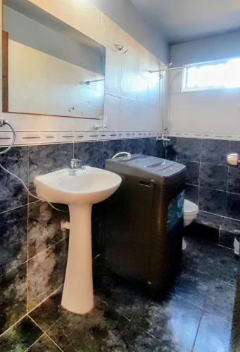 a bathroom with a sink and a toilet at YellowStone in Balneario Buenos Aires