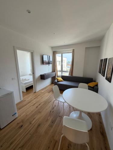 Milano Bicocca M5 - 5 Suites & Parking