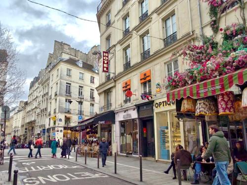 Walk to Luxembourg Garden Paris Studio for 2