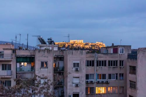 Central and Comfy with Private Balcony and Rooftop Access - CT3