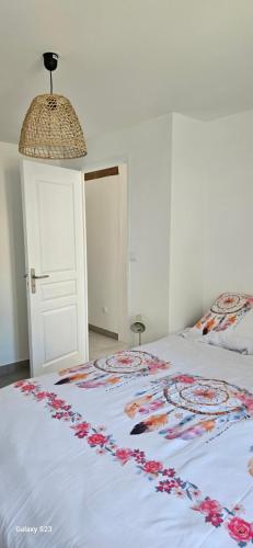 a bedroom with a bed with flowers on it at Maison d' Adèlbraz in Voulaines