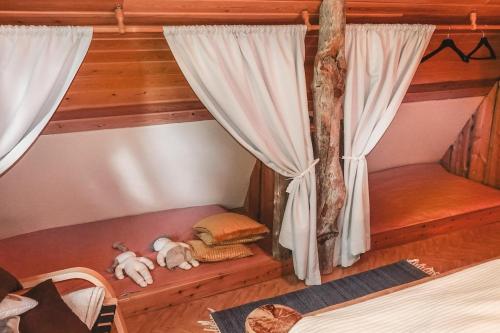 a room with a bunk bed with curtains and stuffed animals at Vacation home 'Örtsylä A' in Salla