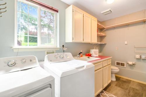 a laundry room with a washer and dryer at Driftwood Hideaway in Indian Beach