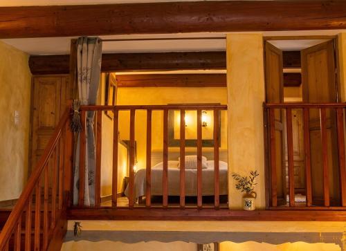 a bedroom with a bed in a room at Clos du Veyrier in Bédoin