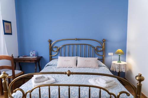 a blue bedroom with a bed with a blue wall at Lucignolo in Fucecchio
