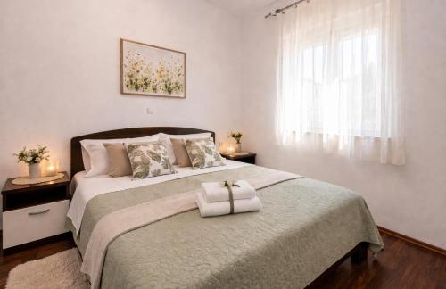 a bedroom with a large bed with a purse on it at Apartman Ivana in Kruševo