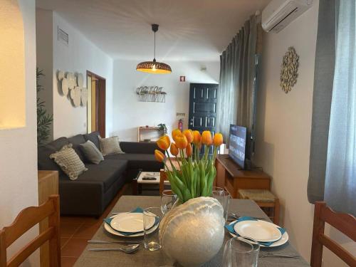 Buganvília House Quarteira by FHRAlgarve