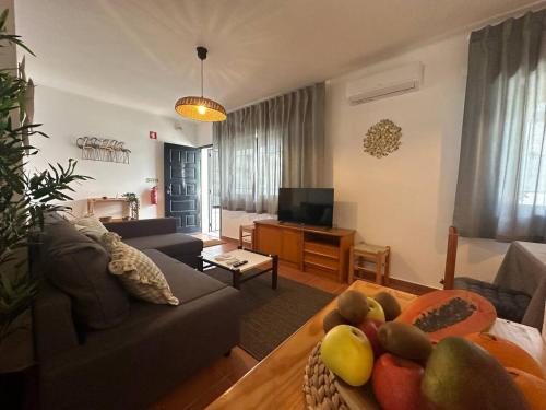 Buganvília House Quarteira by FHRAlgarve
