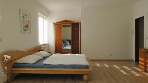 a bedroom with a bed and a mirror at Tildes Apartments in Reifnitz