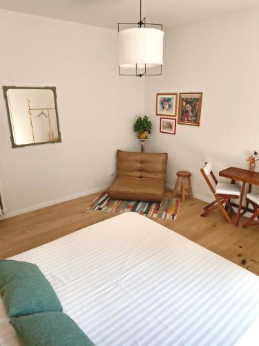 a living room with a bed and a table at B&B La stanza del sole in Modena