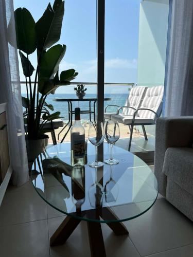 Apartment LOS LOCOS with a sea view by the beach