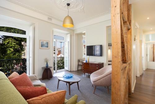 a living room with a couch and a table at Hermitage Castelo - Casa Chafariz in Lisbon