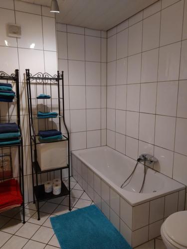 a bathroom with a bath tub and a toilet at Ferienwohnung am Stiefel in Sankt Ingbert
