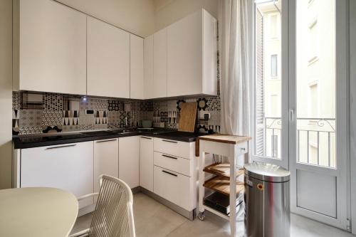Just Urban Stays - Elegant 2-BR Flat in the Center - Porta Romana M3