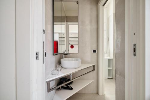 Just Urban Stays - Elegant 2-BR Flat in the Center - Porta Romana M3