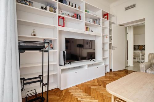 Just Urban Stays - Elegant 2-BR Flat in the Center - Porta Romana M3