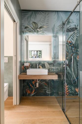 Themis Garibaldi Suites - Central Station