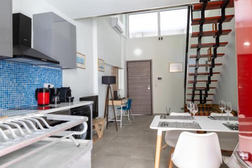 Athens Mets Loft