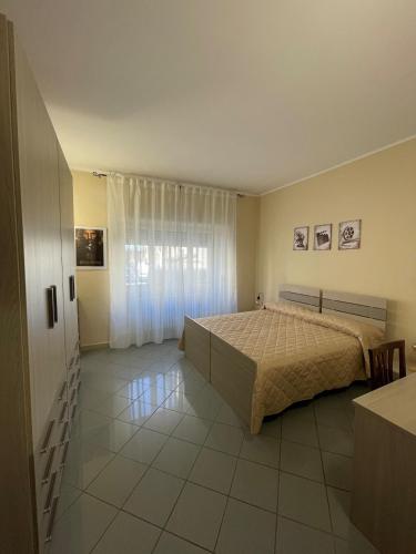 a large bedroom with a bed and a window at maison du cinemà in Turin