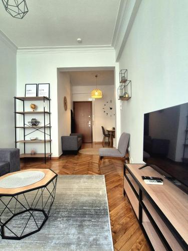 1 Bd Renovated Athenian flat in Kypseli