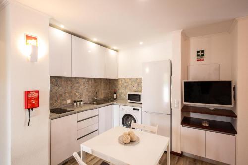 #027 Belavista Studio Pool & Central