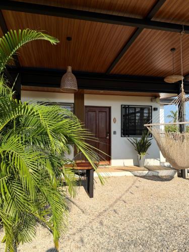a porch of a house with a wooden ceiling at Apartamento 2, cerca de la playa, naturaleza y paz in Santa Cruz