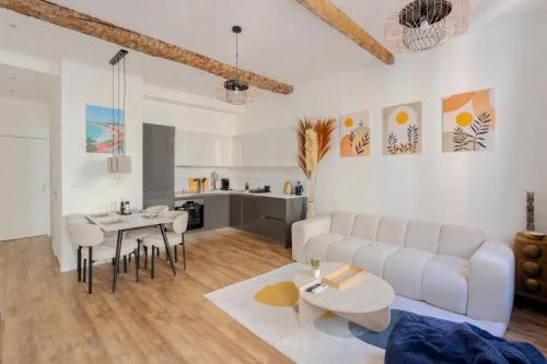 Le Malonat Premium Apartment 3 BedroomS Waterfall View