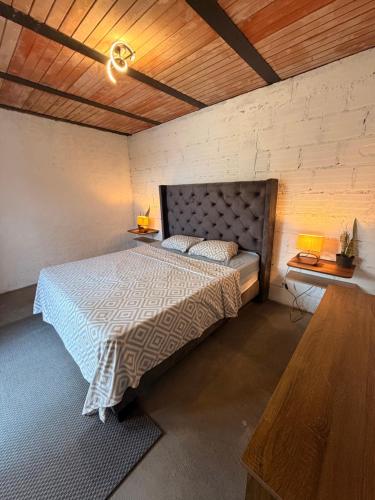 a bedroom with a bed and a wooden ceiling at Villa campestre Las Palmas in Calima
