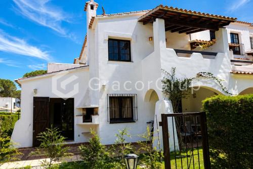 a villa with a view of the house at Casa El Trebol in L'Escala