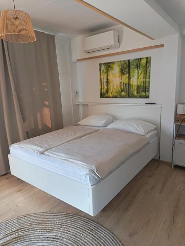 a bedroom with a large white bed in a room at Studio apartman Belvedere in Motovun