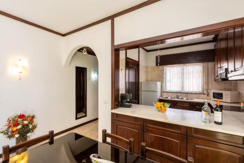 #029 Oura Village Apartment Pool & Nightlife