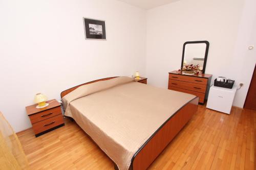 Postel nebo postele na pokoji v ubytování Rooms and Apartment Sanja