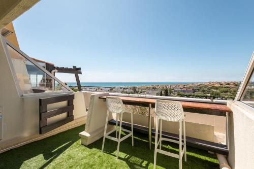 Roof Top Port Nature High-end apartment with large terrace on the walkway