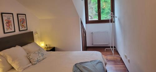 a small bedroom with a bed and a window at Ca Na Daniela in Carreña de Cabrales