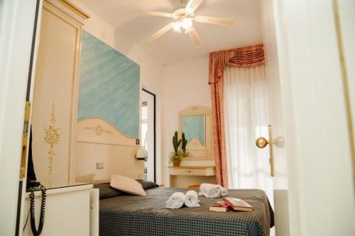 a bedroom with a bed with towels on it at B&B Metropols Sottomarina in Sottomarina