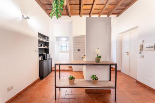 Dimora del Gonfalone, Historical Residence in Rome