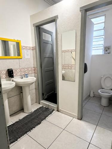 a bathroom with a toilet and a sink at Hostel & Coffe Bahia in Porto Alegre