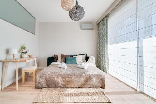 Jutrzenki 68a - dwupokojowy apartament z balkonem, parking - Wrocław - Fair Rentals