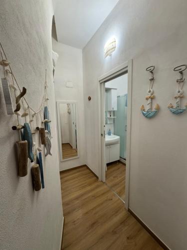 a hallway with a room with a door and a bathroom at Mare Fuori Apartment in Tropea