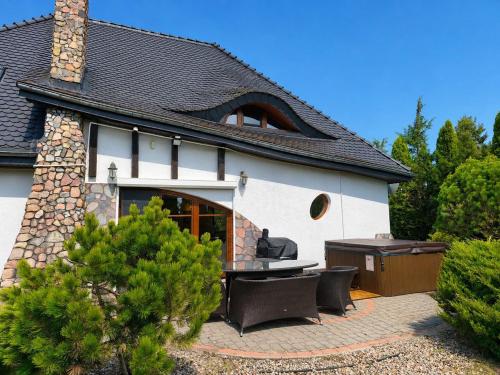 a house with a picnic table and a grill at Ostoja Tobołowo in Tobołowo