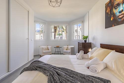 Chic Dream Home, Rooftop BBQ, 9 Pools, Golf Views photo 18