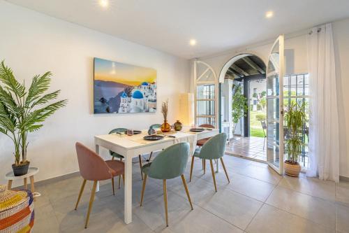 Chic Dream Home, Rooftop BBQ, 9 Pools, Golf Views photo 4