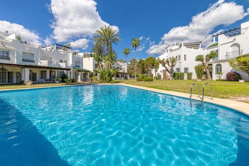 Chic Dream Home, Rooftop BBQ, 9 Pools, Golf Views photo 12