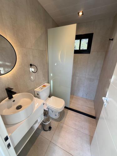 a bathroom with a white toilet and a sink at Casa María - Sanagasta in Villa Bustos